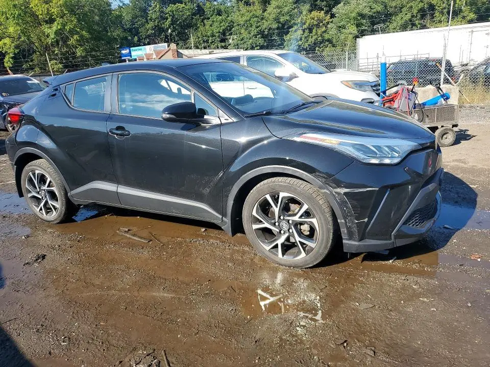 2021 TOYOTA C-HR XLE  