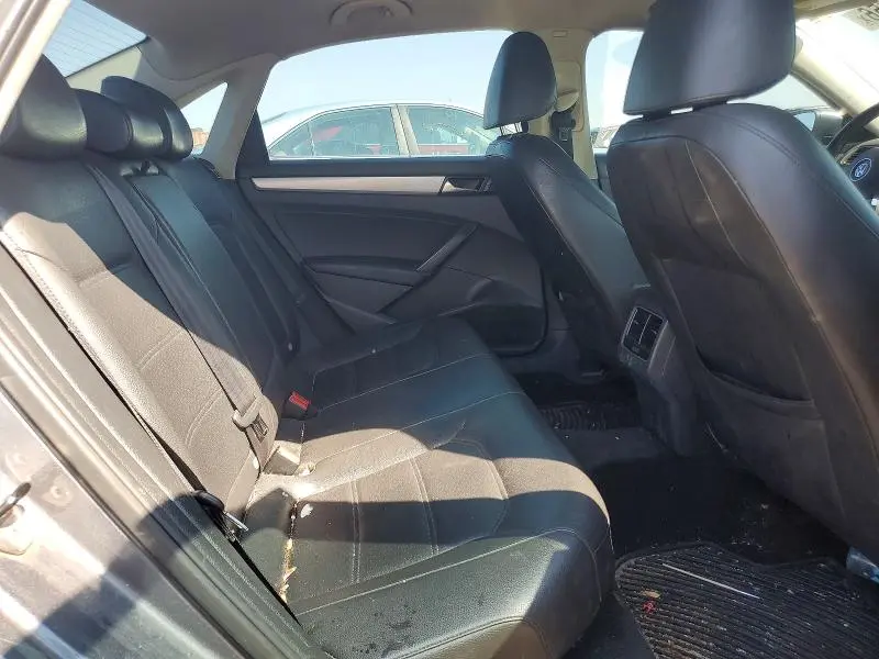 2013 VOLKSWAGEN PASSAT SE  