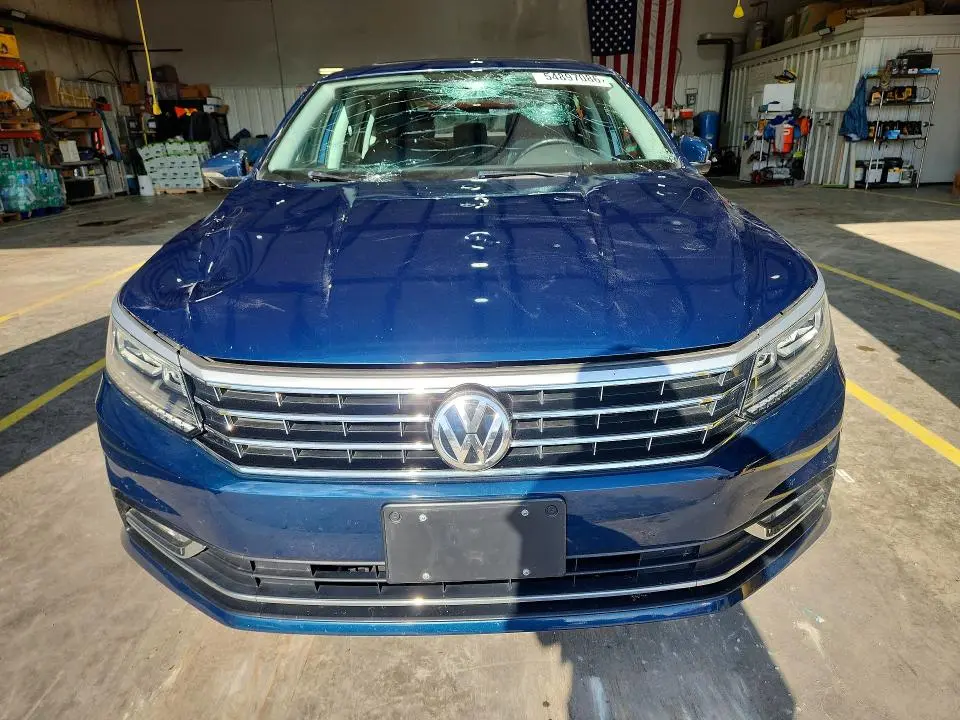 2018 VOLKSWAGEN PASSAT SE  