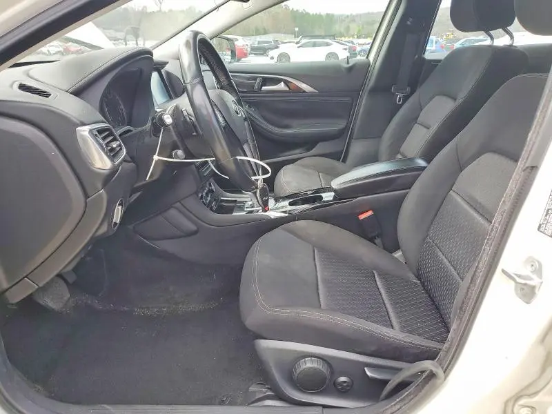 2017 INFINITI QX30 BASE  