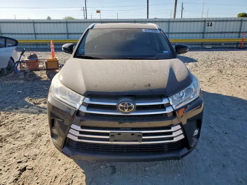 2019 TOYOTA HIGHLANDER SE  