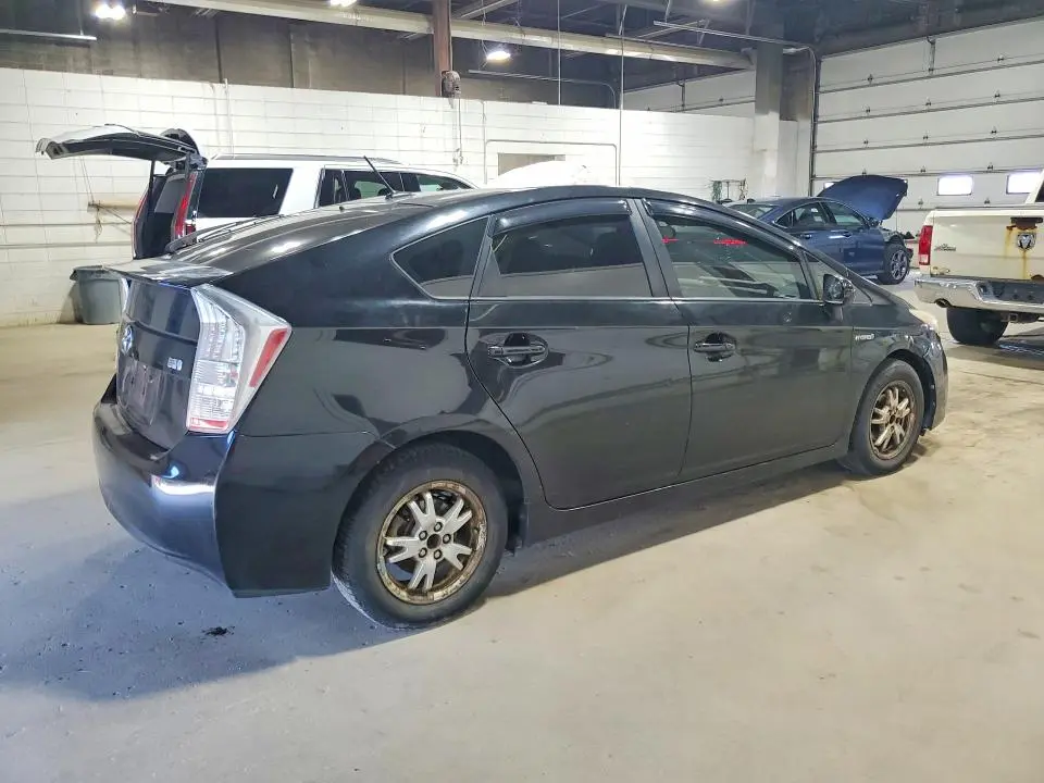 2010 TOYOTA PRIUS III  