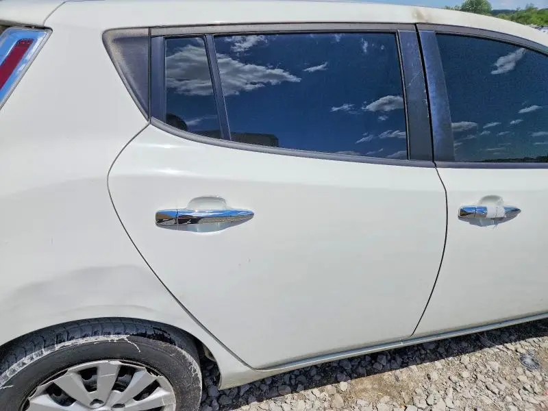 2015 NISSAN LEAF S  