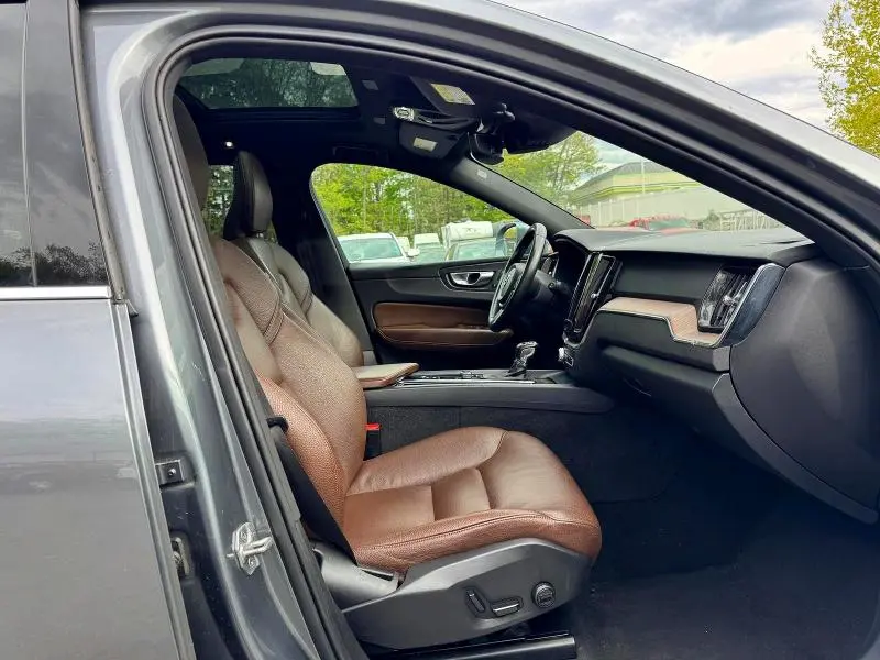 2021 VOLVO XC60 T5 MOMENTUM  
