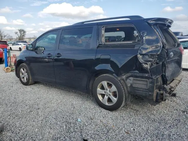 2017 TOYOTA SIENNA LE  