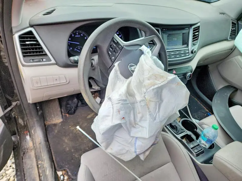 2018 HYUNDAI TUCSON SE  