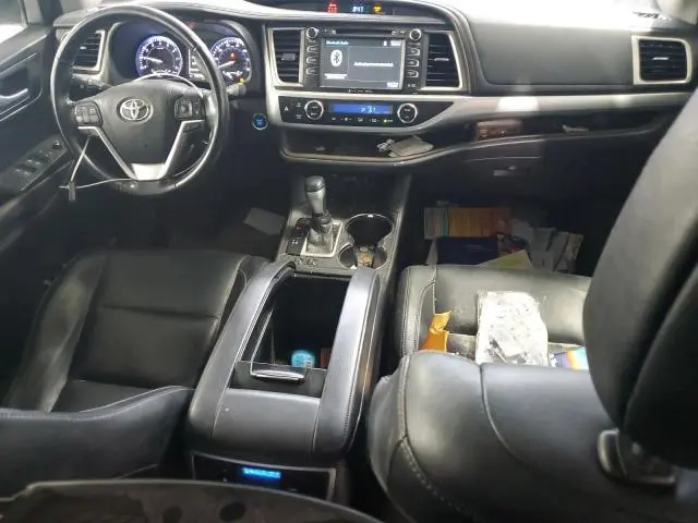 2017 TOYOTA HIGHLANDER SE  