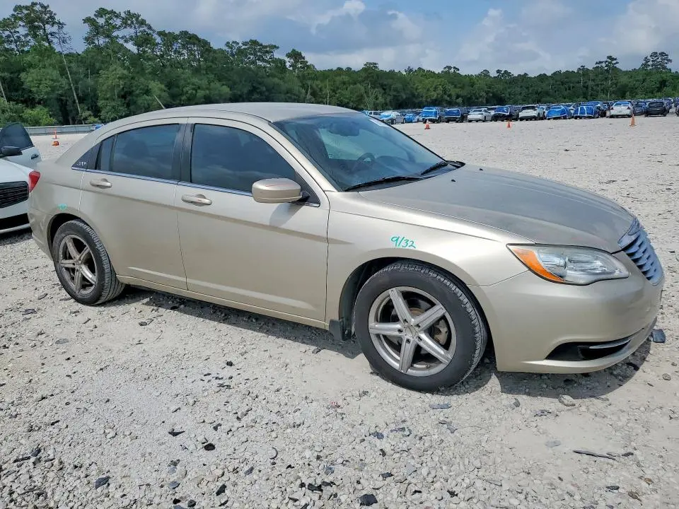 2013 CHRYSLER 200 LX  
