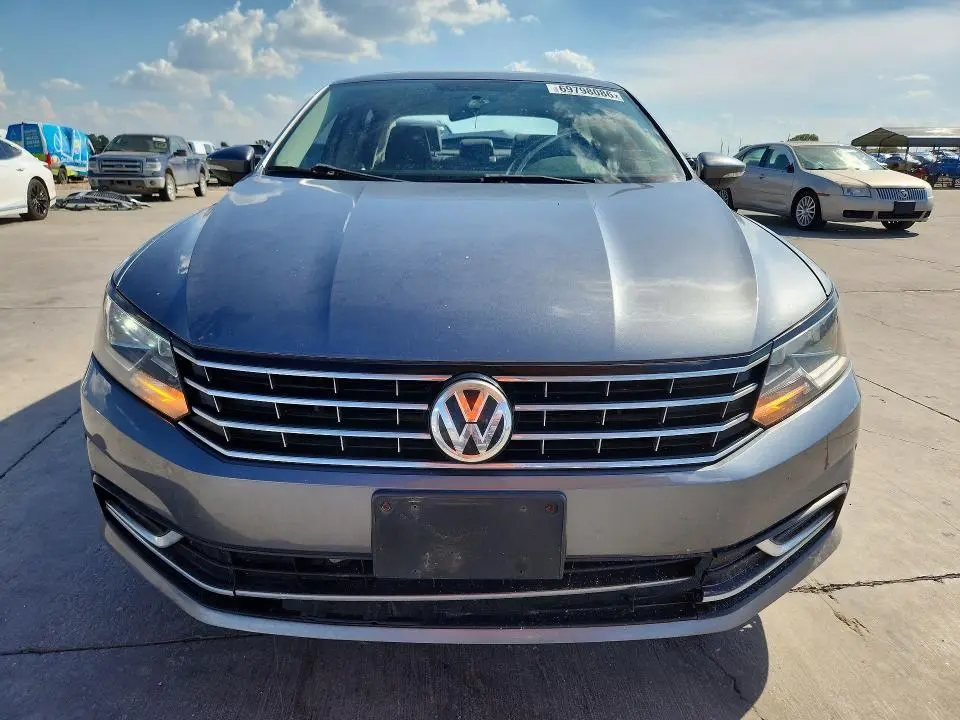 2016 VOLKSWAGEN PASSAT SE  