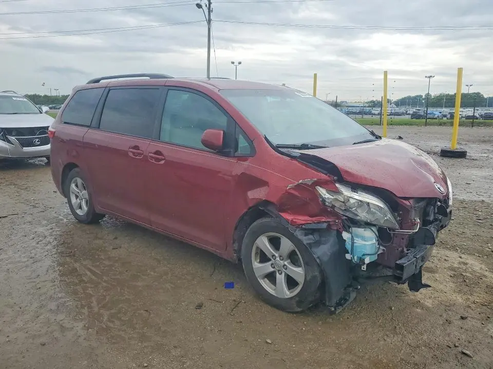 2015 TOYOTA SIENNA LE  
