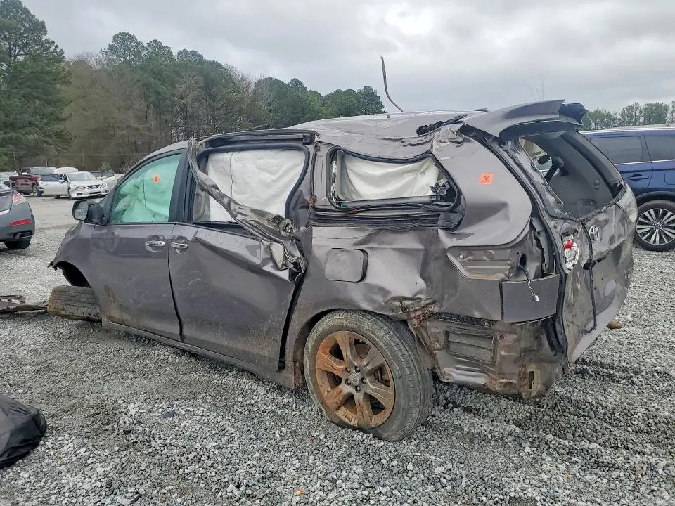 2016 TOYOTA SIENNA SE 8-PASSENGER  