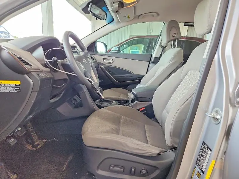 2017 HYUNDAI SANTA FE SE  