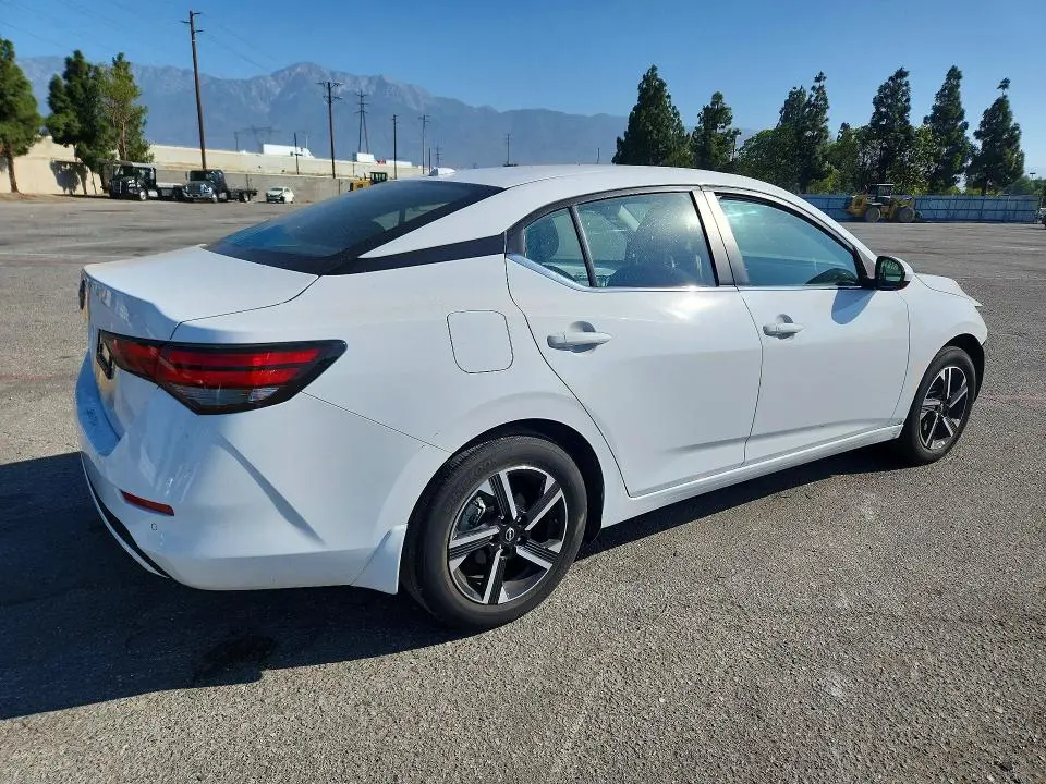 2025 NISSAN SENTRA SV  