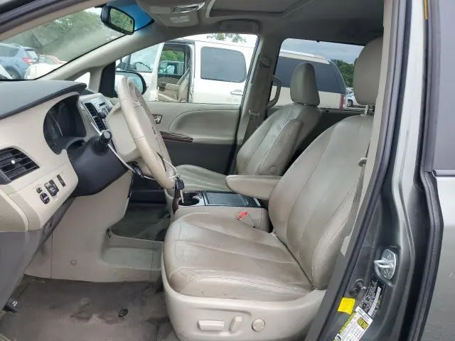 2013 TOYOTA SIENNA XLE  