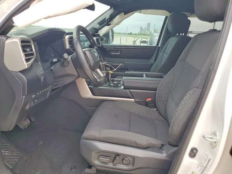 2025 TOYOTA TUNDRA CREWMAX SR5  