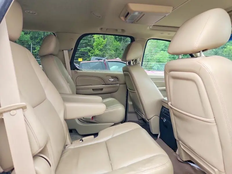 2011 CADILLAC ESCALADE LUXURY  