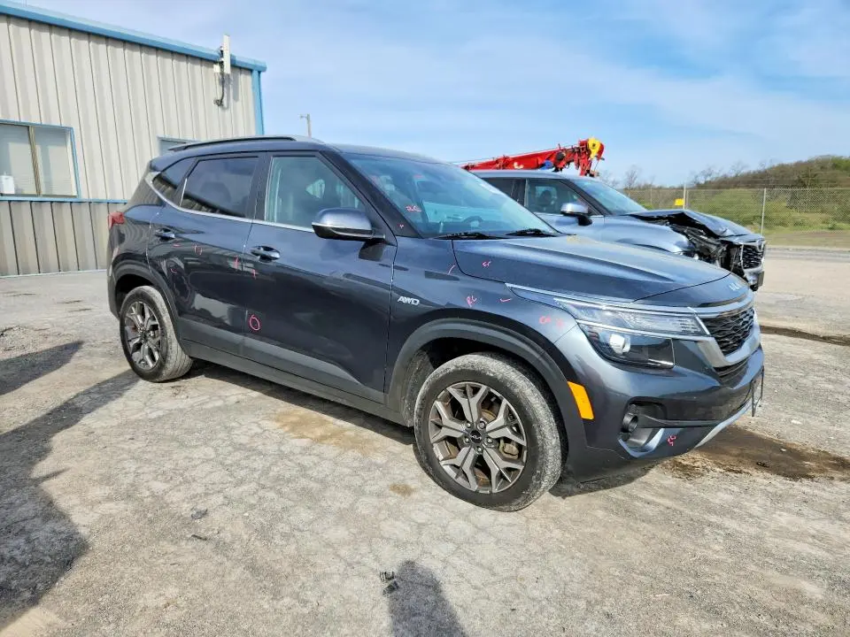 2022 KIA SELTOS EX  