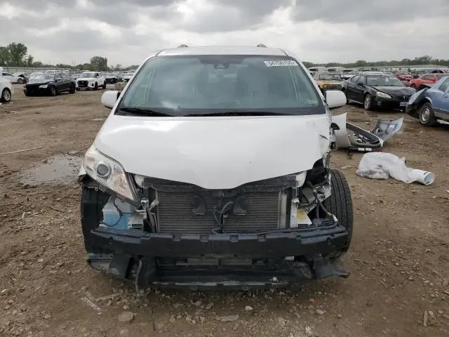 2019 TOYOTA SIENNA LE  