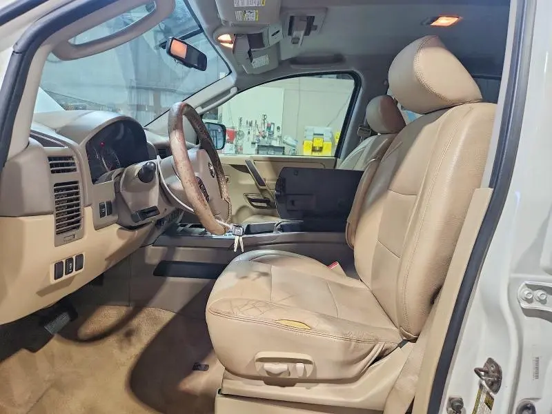 2010 NISSAN TITAN SE  