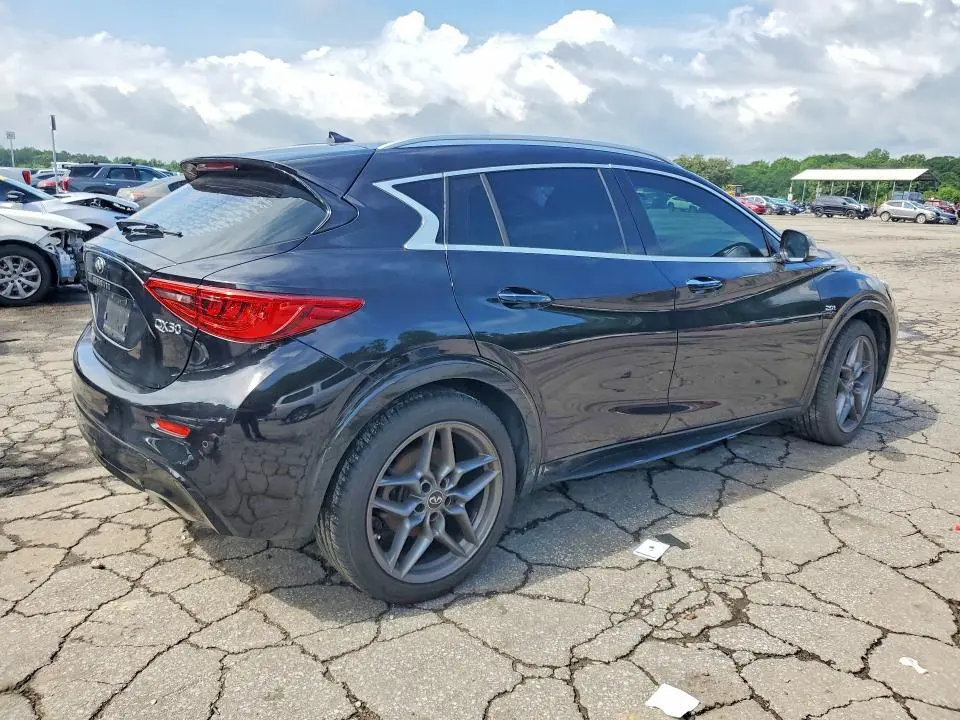2017 INFINITI QX30 BASE  