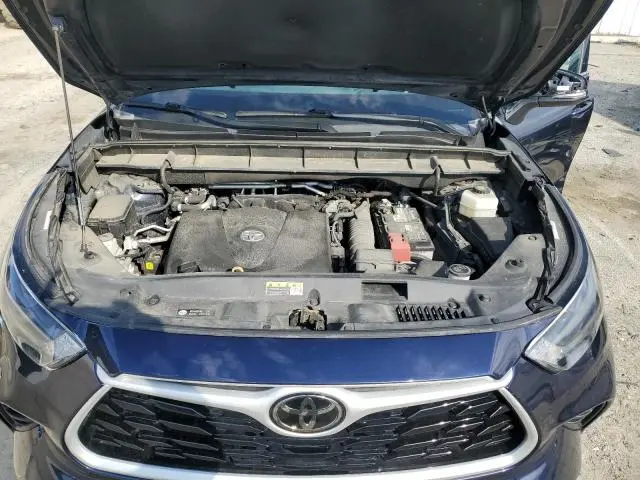 2022 TOYOTA HIGHLANDER XLE  