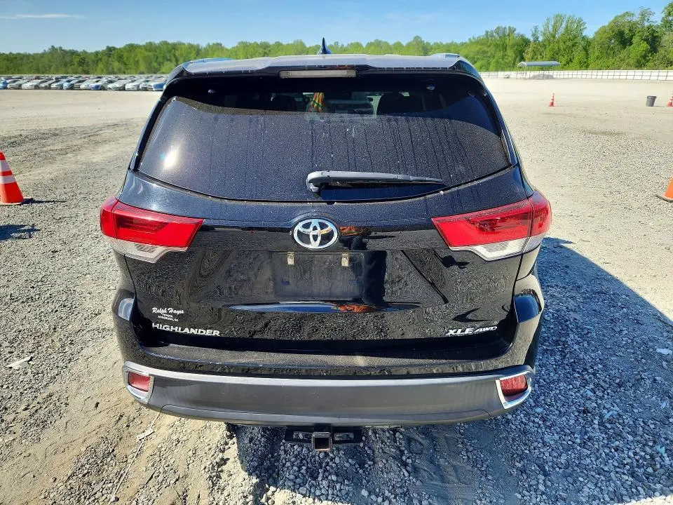 2019 TOYOTA HIGHLANDER XLE  
