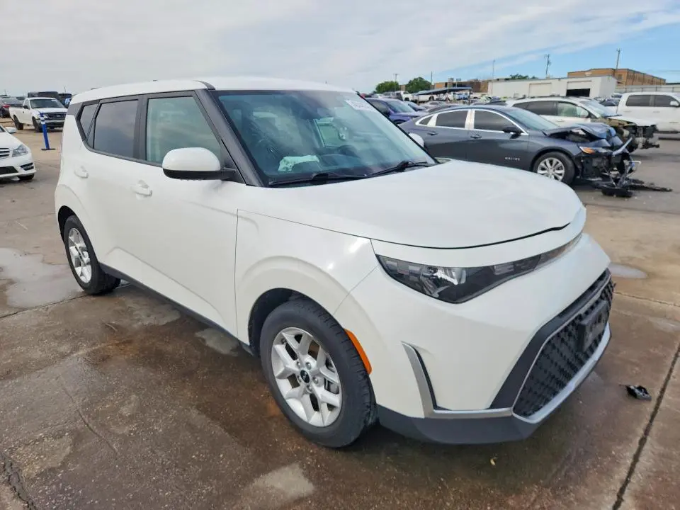2023 KIA SOUL LX  