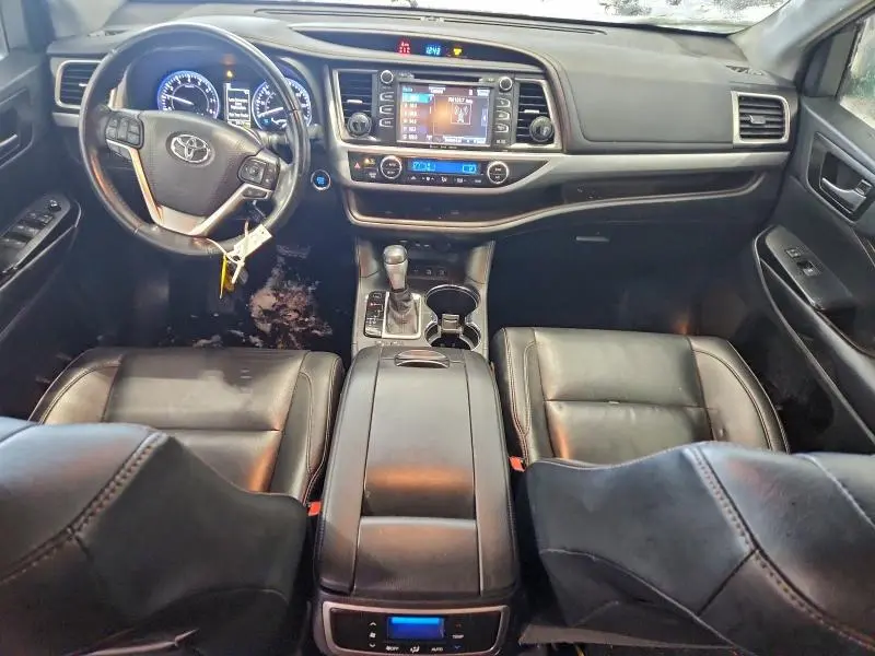 2019 TOYOTA HIGHLANDER SE  