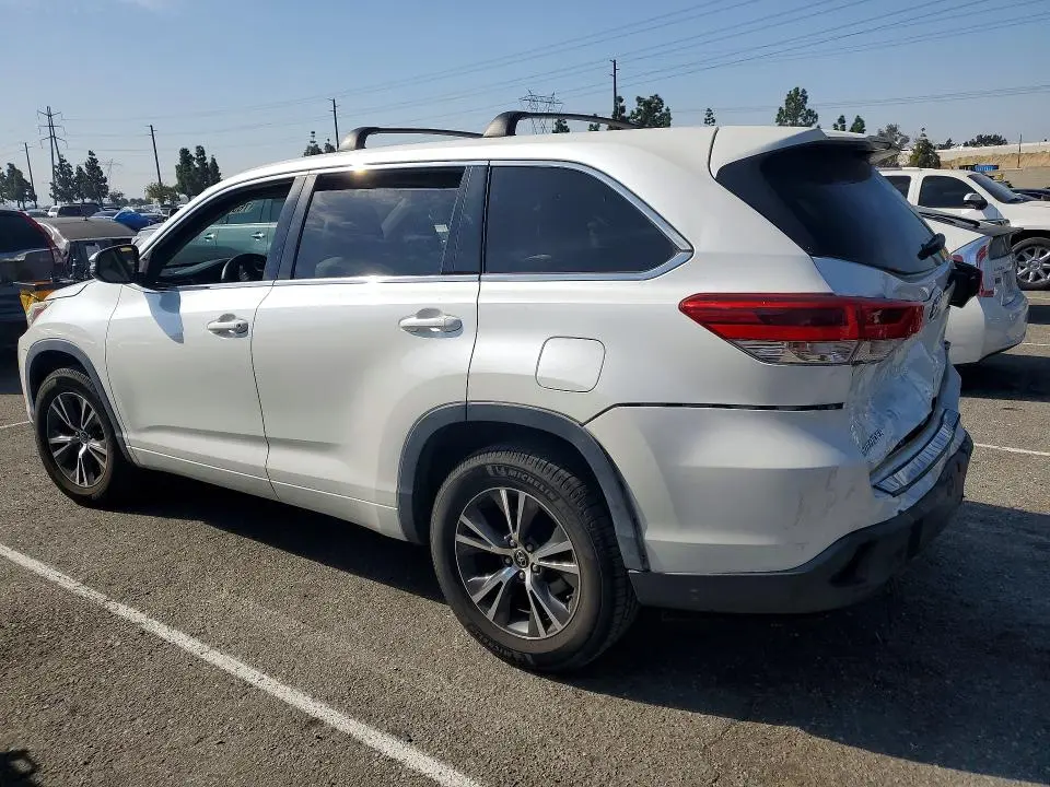 2018 TOYOTA HIGHLANDER LE  