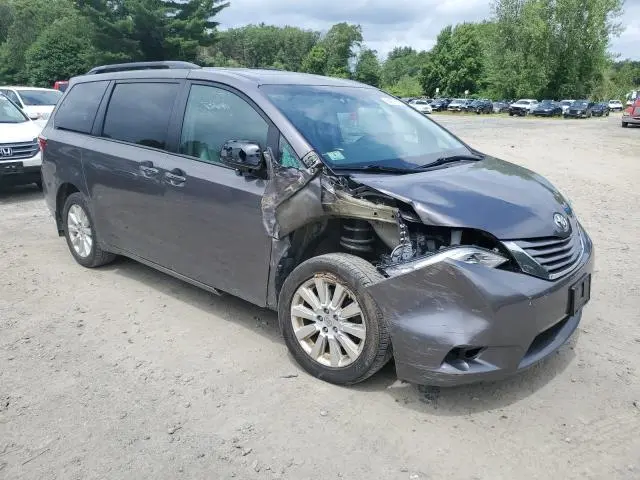 2016 TOYOTA SIENNA XLE  