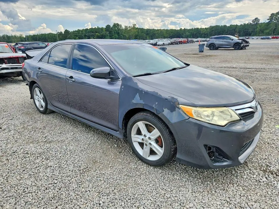 2014 TOYOTA CAMRY SE  