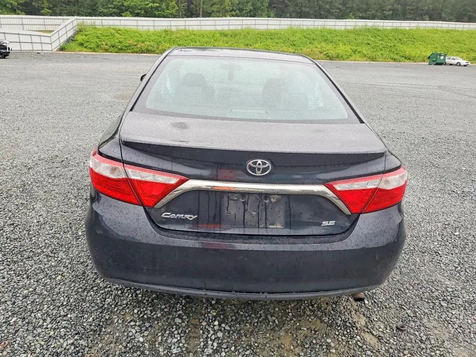 2017 TOYOTA CAMRY SE  