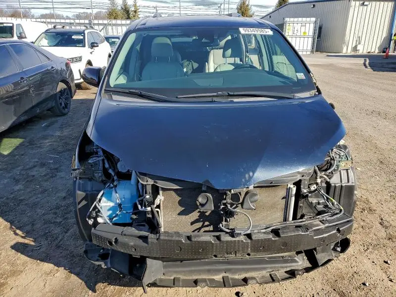 2020 TOYOTA SIENNA XLE  