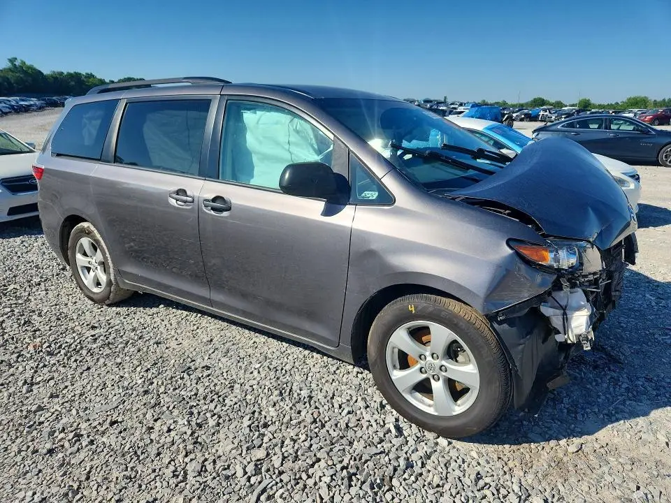2017 TOYOTA SIENNA LE  