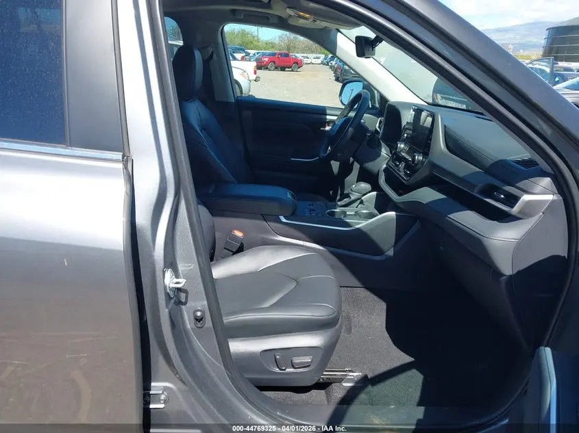 2026 TOYOTA HIGHLANDER HYBRID XLE