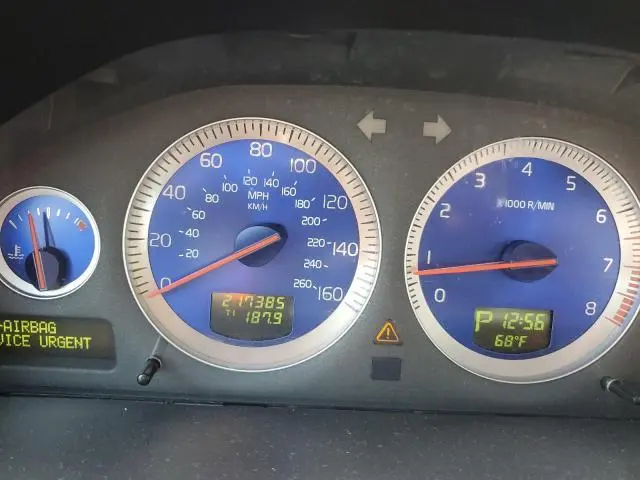 2010 VOLVO XC90   