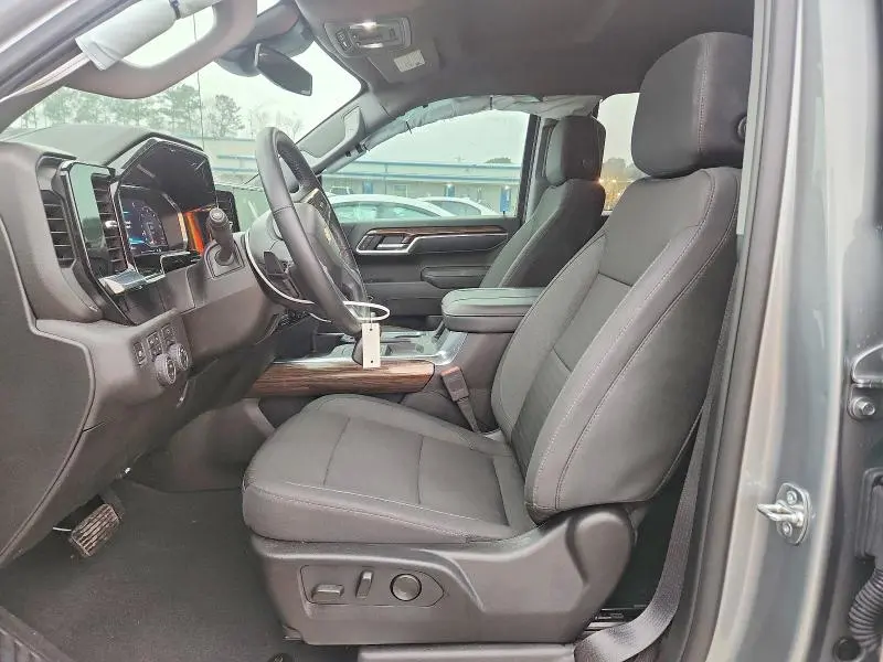 2025 CHEVROLET SILVERADO K1500 LT  