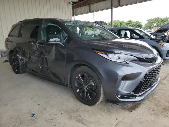 2025 TOYOTA SIENNA XSE  