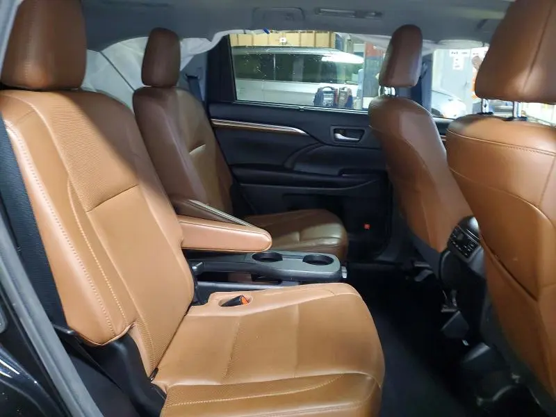 2017 TOYOTA HIGHLANDER LIMITED PLATINUM  