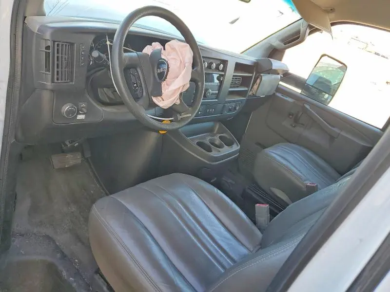 2022 GMC SAVANA BOX TRUCK
