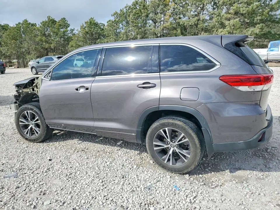 2017 TOYOTA HIGHLANDER LE  