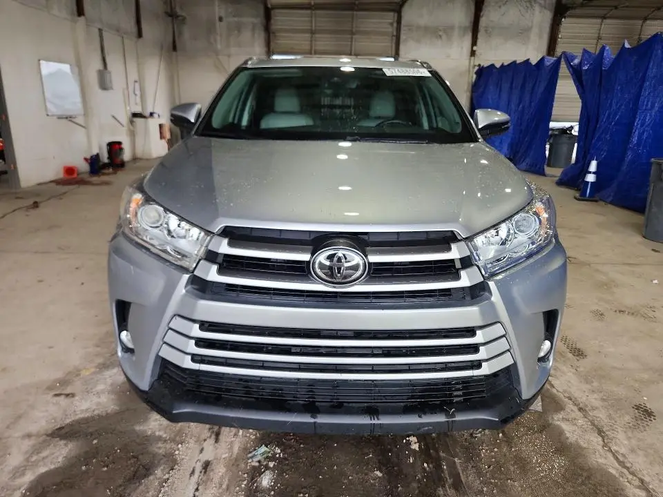 2017 TOYOTA HIGHLANDER XLE  