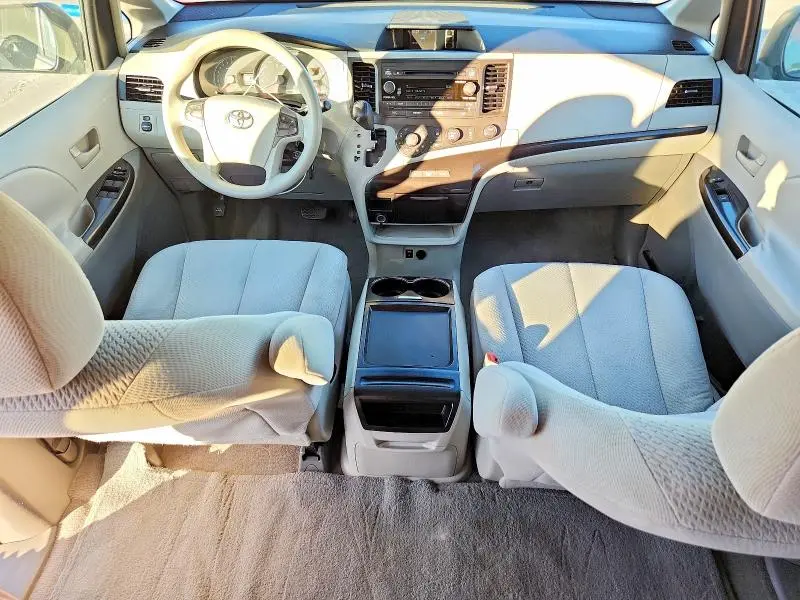 2011 TOYOTA SIENNA LE  