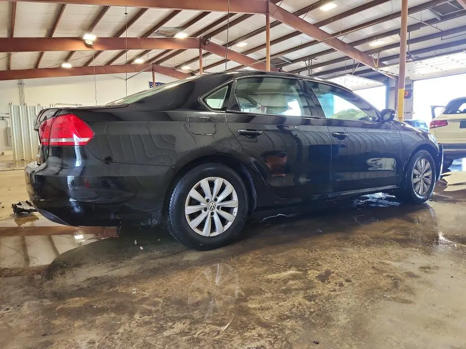 2015 VOLKSWAGEN PASSAT S  