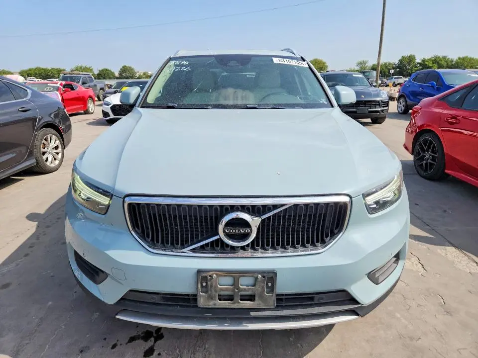 2019 VOLVO XC40 T5 MOMENTUM  