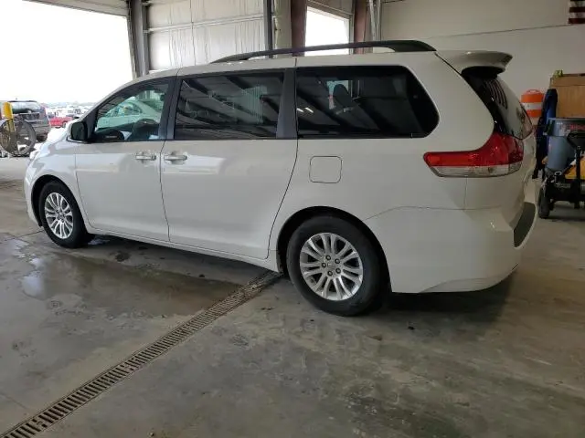 2012 TOYOTA SIENNA XLE  