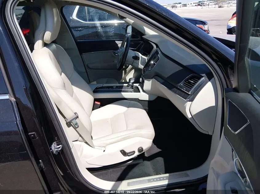2020 VOLVO XC90 T6 MOMENTUM 7 PASSENGER