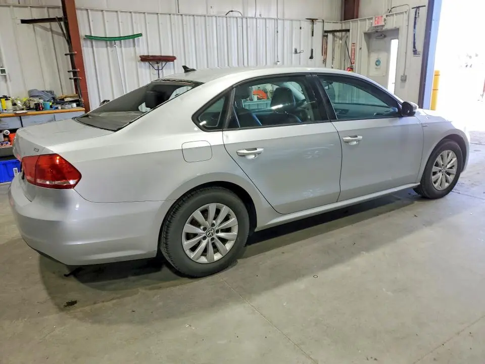 2015 VOLKSWAGEN PASSAT S  