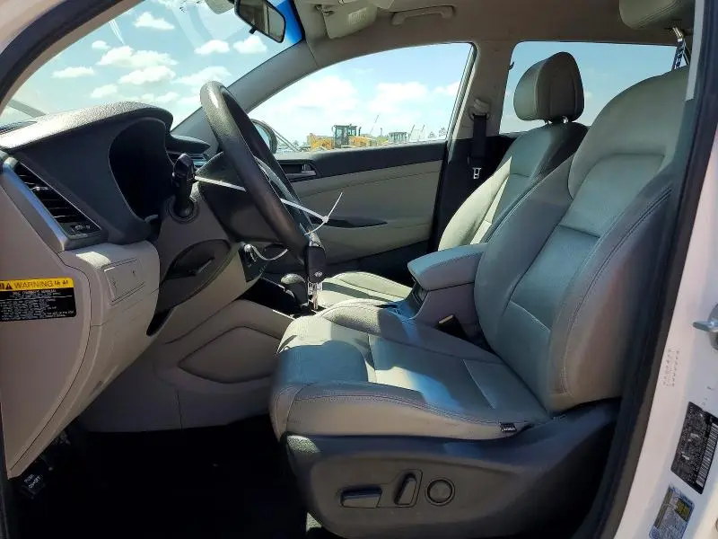 2016 HYUNDAI TUCSON SE  