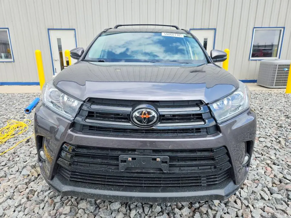 2018 TOYOTA HIGHLANDER SE  